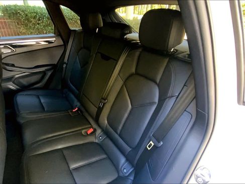 Used 2025 Porsche Macan image 19