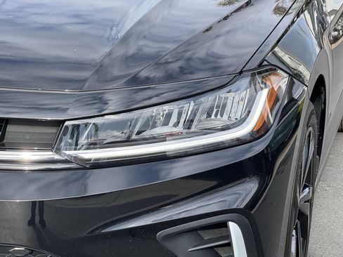 Used 2025 Volkswagen Jetta SE image 6