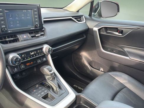 Used 2020 Toyota RAV4 XLE Premium image 25