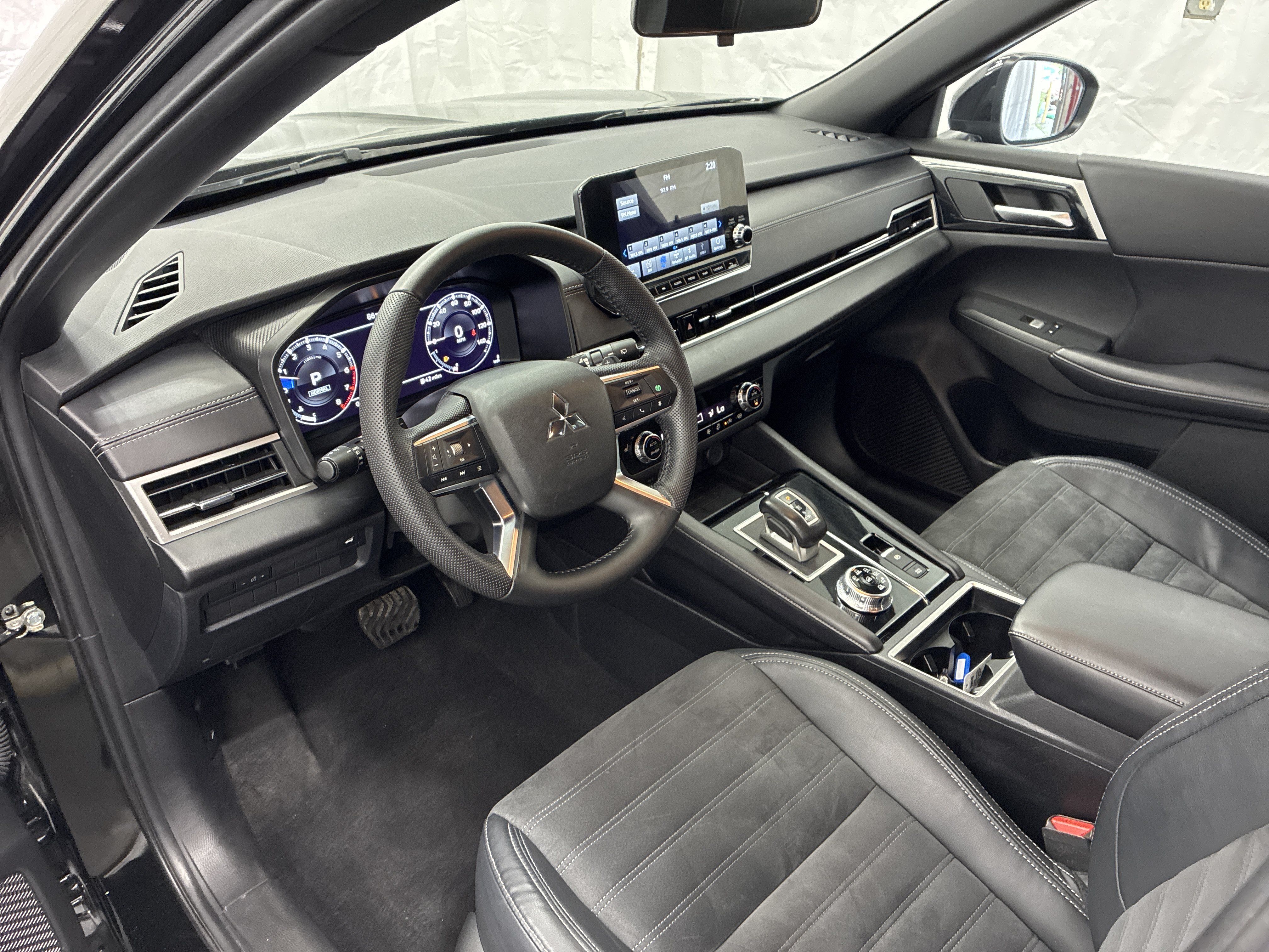 Used 2023 Mitsubishi Outlander SE Black Edition AWD/4WD image 14