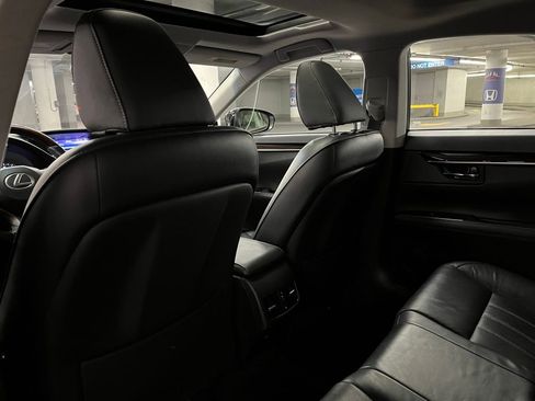 Used 2018 Lexus ES 350 w/ Luxury Package w/Wood Trim image 20