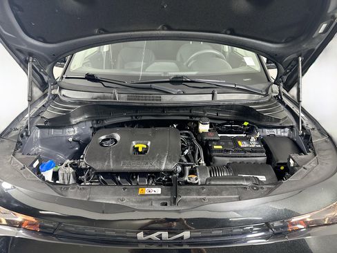 Used 2025 Kia Soul LX w/ LX Technology Package FWD image 31