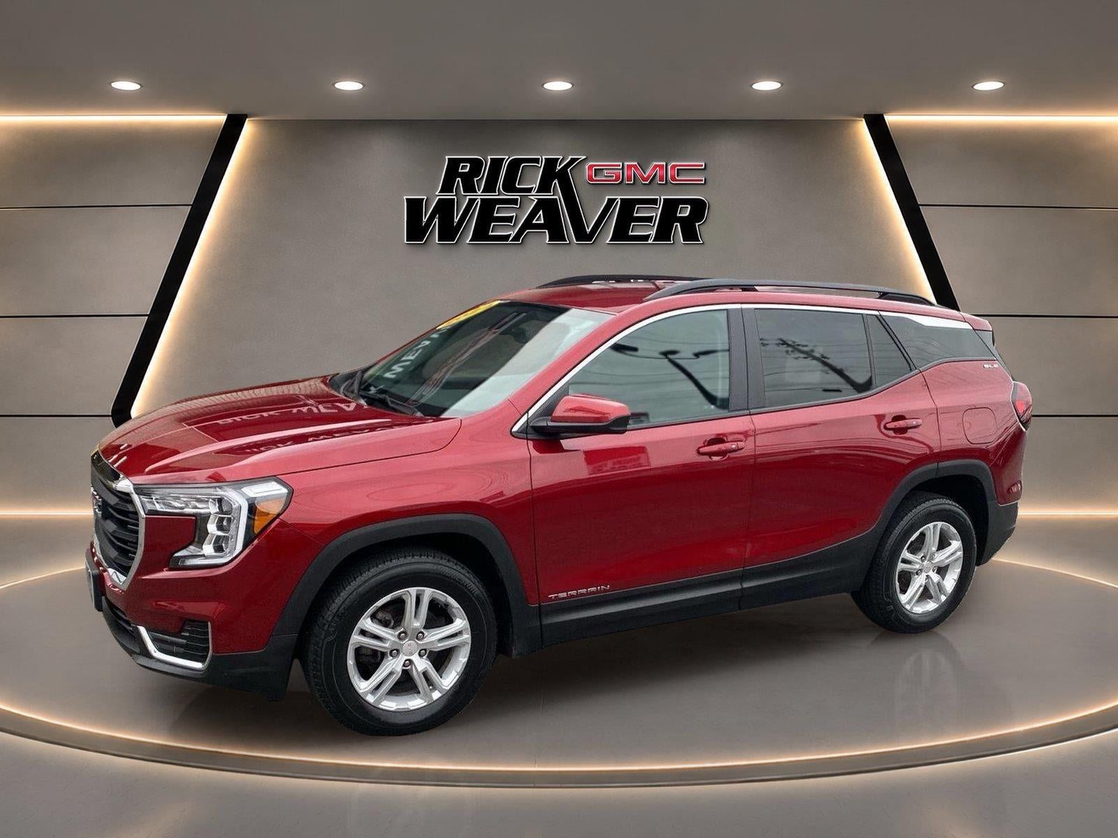 Used 2024 GMC Terrain SLE w/ Driver Convenience Package AWD/4WD image 2