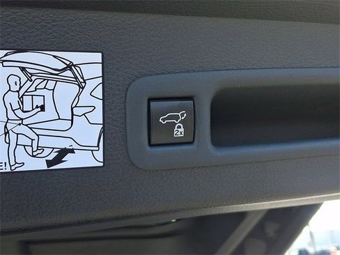 Used 2024 Toyota Sienna XLE w/ XLE Plus Package image 32