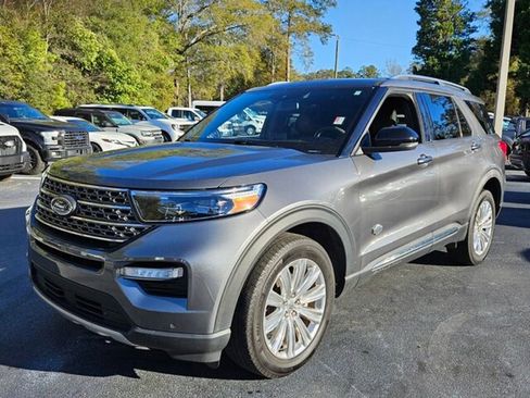 Used 2024 Ford Explorer King Ranch w/ Technology Package image 3