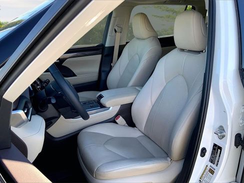 Used 2020 Toyota Highlander Limited image 21