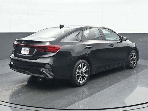 Used 2024 Kia Forte LXS w/ LXS Technology Package image 6