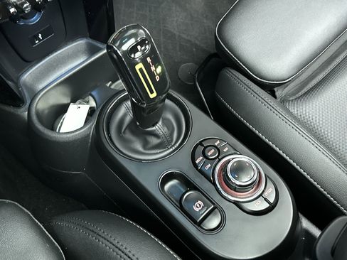 Certified 2024 MINI Cooper SE image 22