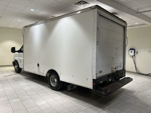 Used 2019 Chevrolet Express 3500 w/ Power Convenience Package RWD image 3