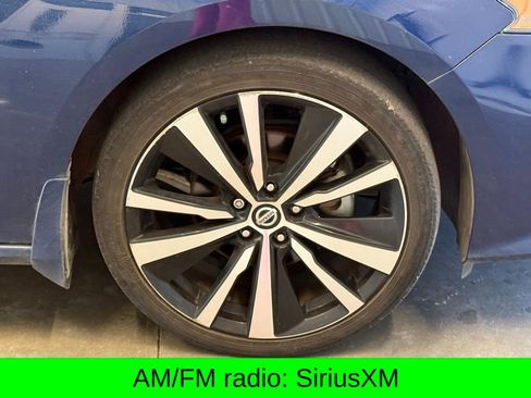 Used 2021 Nissan Altima 2.5 SR FWD image 2