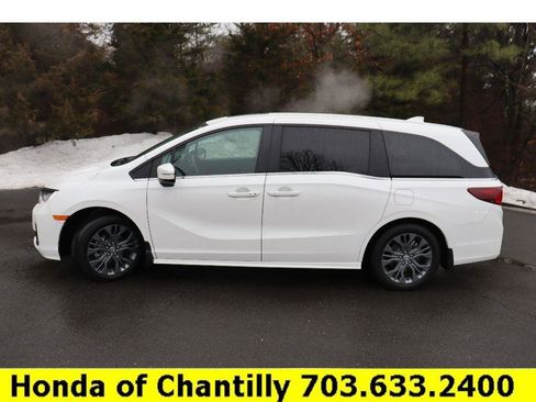 Certified 2025 Honda Odyssey Touring image 4