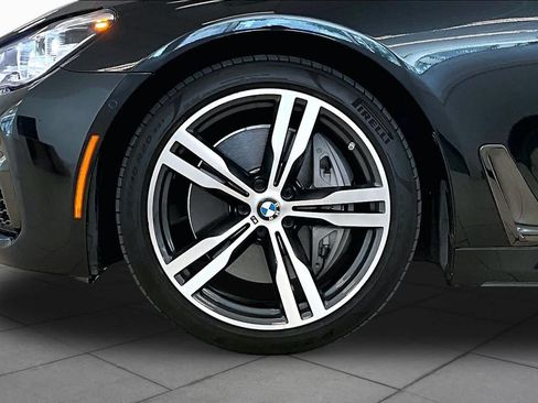 Used 2019 BMW 750i w/ Executive Package RWD image 9