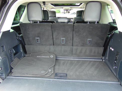 Used 2025 Ford Expedition Platinum w/ Driver's Package AWD/4WD image 13