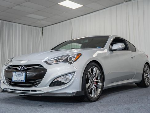 Used 2015 Hyundai Genesis 3.8 RWD image 3