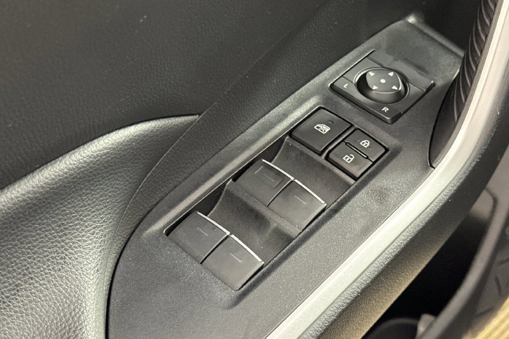 Used 2023 Toyota RAV4 XLE FWD image 12