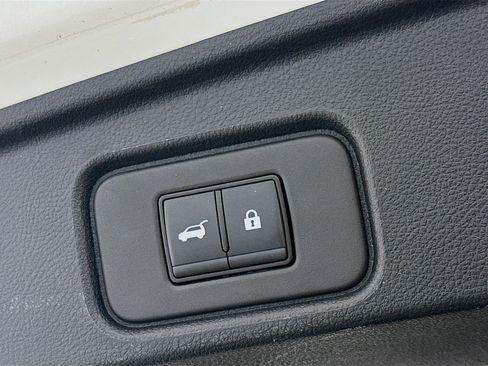 Used 2025 Nissan Pathfinder SV image 31