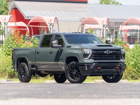 Used 2025 Chevrolet Silverado 2500 LT w/ Trail Boss Package AWD/4WD image 2