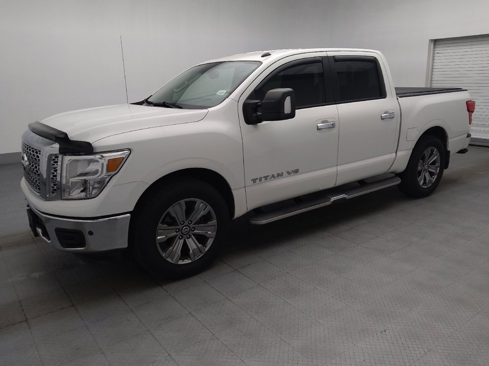 Used 2019 Nissan Titan SV w/ SV Convenience Package RWD image 2