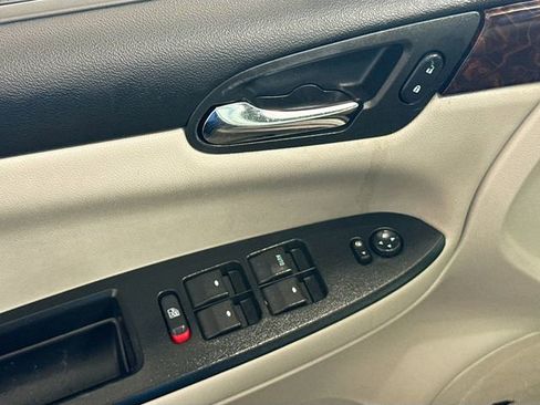 Used 2012 Chevrolet Impala LTZ FWD image 17