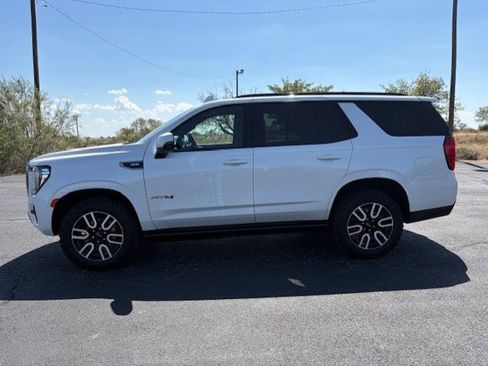 Used 2023 GMC Yukon AT4 w/ Technology Package image 3