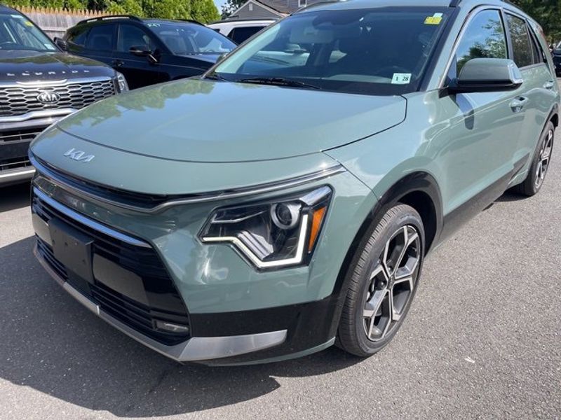 Certified 2023 Kia Niro EX Touring image 1