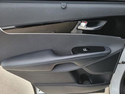 Used 2019 Kia Sorento SX image 10
