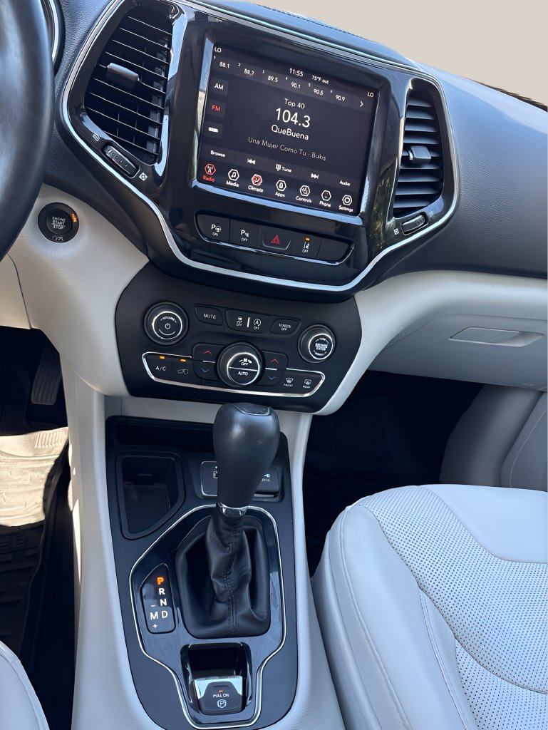 Used 2019 Jeep Cherokee Limited w/ Technology Group FWD image 24