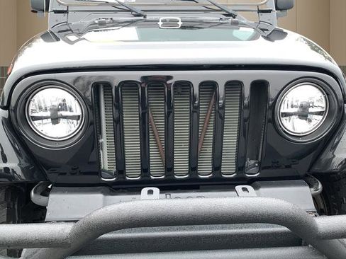 Used 2006 Jeep Wrangler Rubicon w/ Security Group image 9