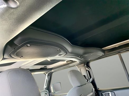 Used 2024 Jeep Wrangler Unlimited Rubicon image 43