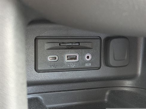 Used 2023 Chevrolet Equinox Premier FWD image 25