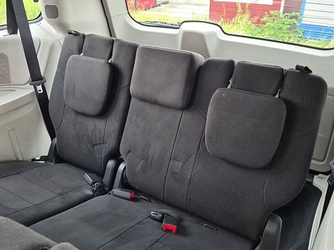 Used 2013 Dodge Grand Caravan SE FWD image 20