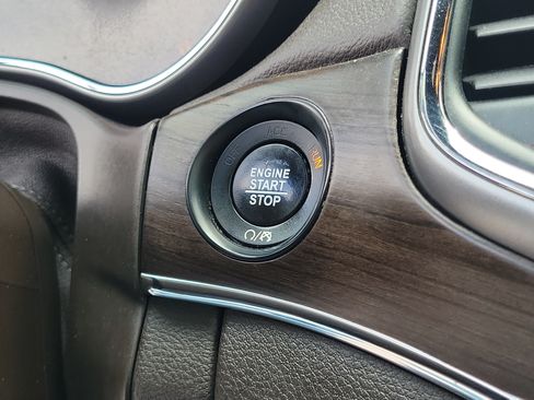 Used 2018 Jeep Grand Cherokee Overland AWD/4WD image 28