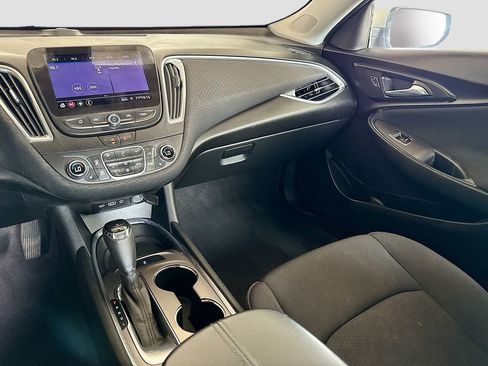 Used 2020 Chevrolet Malibu LT image 25