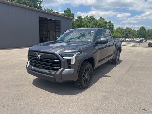 Used 2024 Toyota Tundra SR5 w/ SR5 Convenience Package AWD/4WD image 7