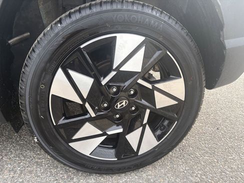 Used 2025 Hyundai Kona SEL image 30