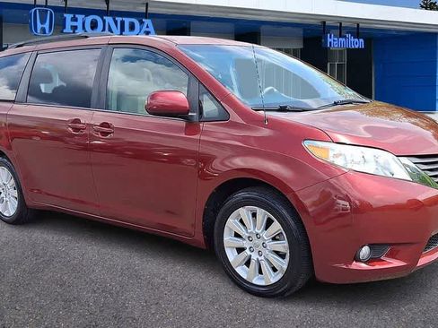 Used 2012 Toyota Sienna XLE AWD/4WD image 2