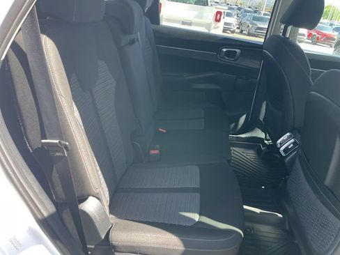 Used 2023 Kia Sorento LX AWD/4WD image 16