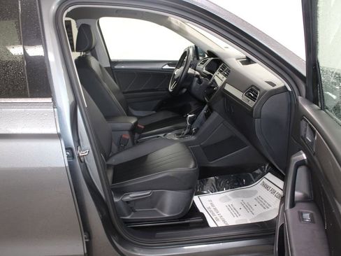 Used 2024 Volkswagen Tiguan SE image 29