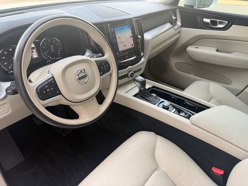 Used 2018 Volvo XC60 T5 Momentum w/ Convenience Package AWD/4WD image 13