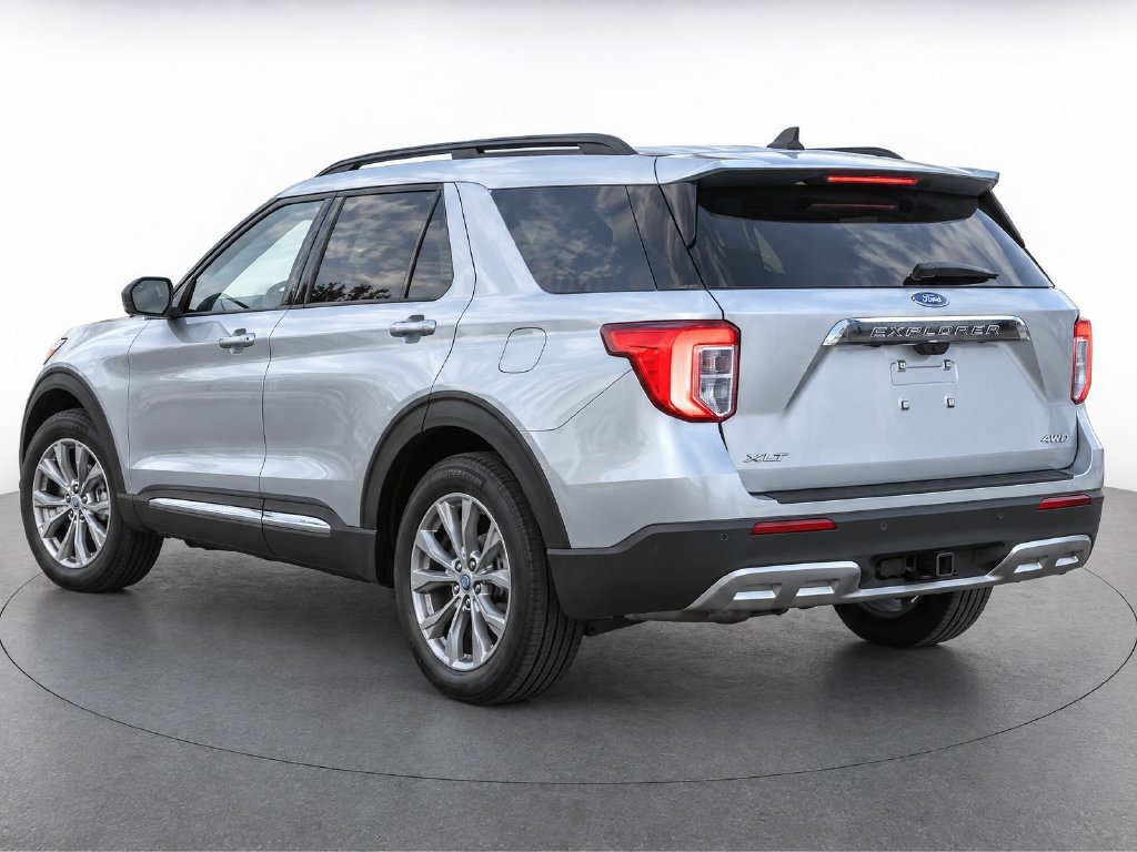 Certified 2023 Ford Explorer XLT w/ Equipment Group 202A AWD/4WD image 5