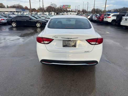 Used 2015 Chrysler 200 Limited w/ Convenience Group image 4