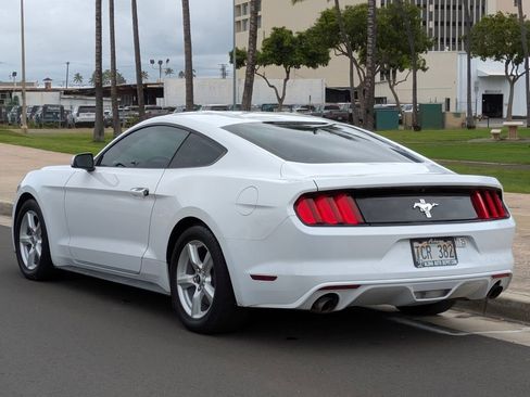 Used 2017 Ford Mustang Coupe image 3
