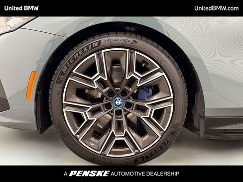 Used 2025 BMW i5 xDrive40 w/ Executive Package image 2