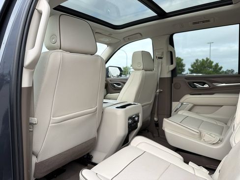 Used 2021 GMC Yukon Denali w/ Denali Premium Package AWD/4WD image 7