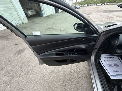 Used 2025 Hyundai Elantra Sport FWD image 13