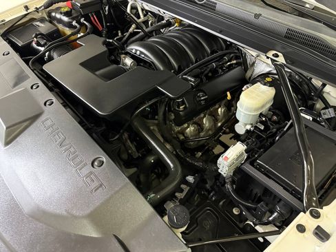 Used 2015 Chevrolet Suburban LTZ RWD image 82