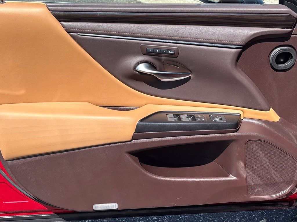 Used 2019 Lexus ES 300h w/ Accessory Package 2 FWD image 14