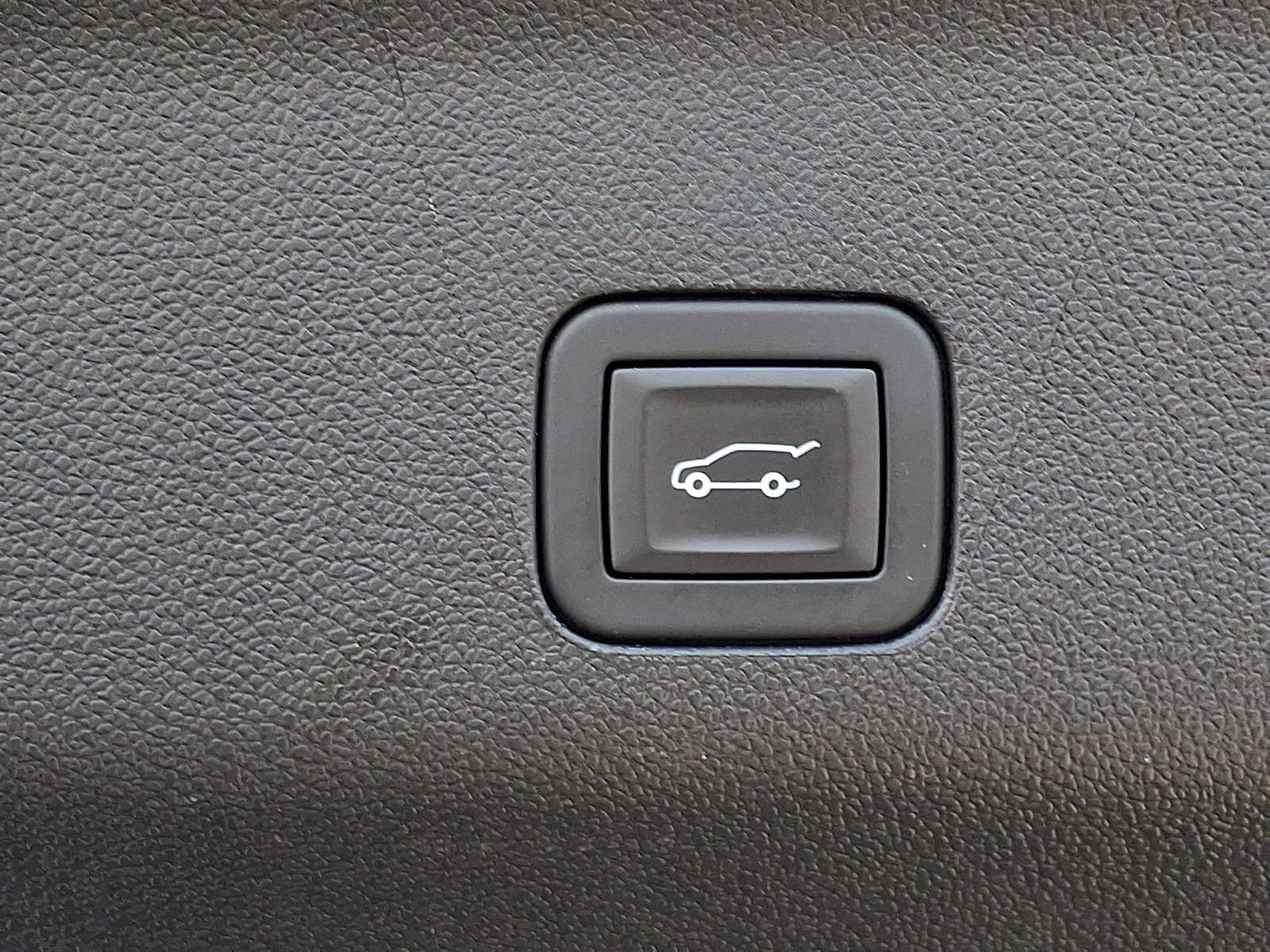 Used 2025 GMC Yukon Denali AWD/4WD image 30