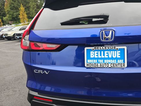 Used 2025 Honda CR-V LX image 16