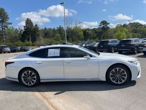Used 2022 Lexus LS 500 w/ Accessory Package (Z2) RWD image 4